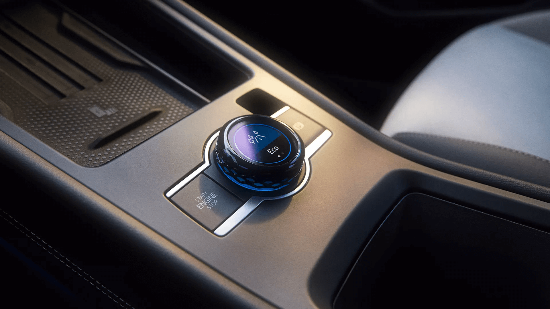 Volkswagen T-Roc centrālā konsole ar vadības pogu braukšanas režīmiem.